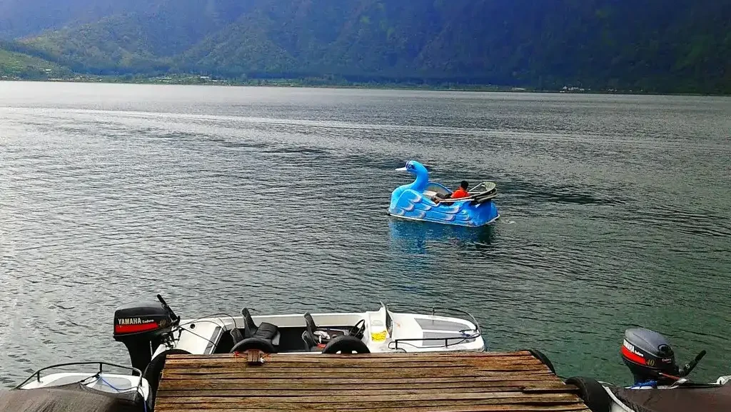Danau Beratan (Sumber: Flickr)