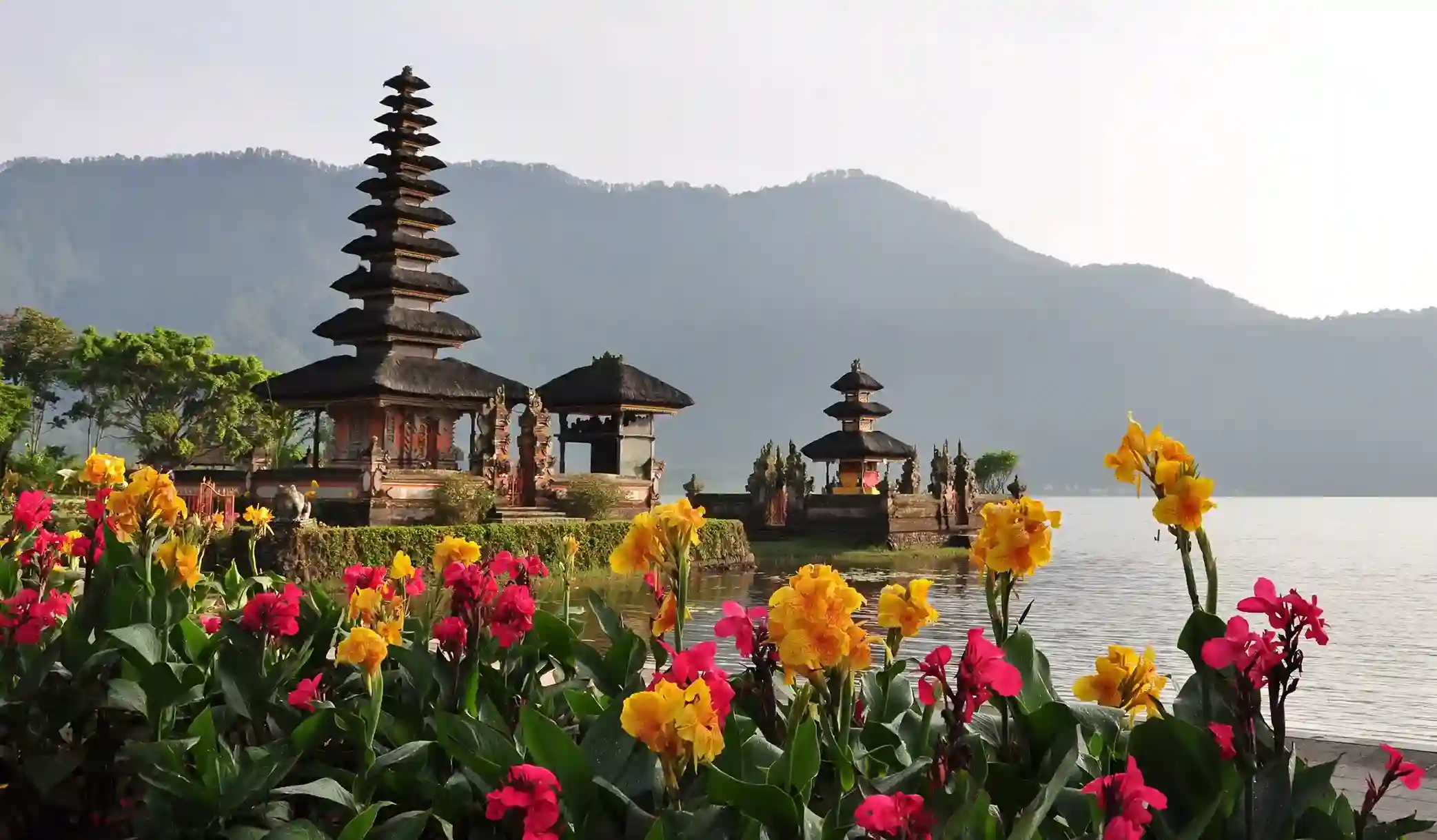 Pura Ulundanu Bedugul (Sumber: Wikimedia Commons)